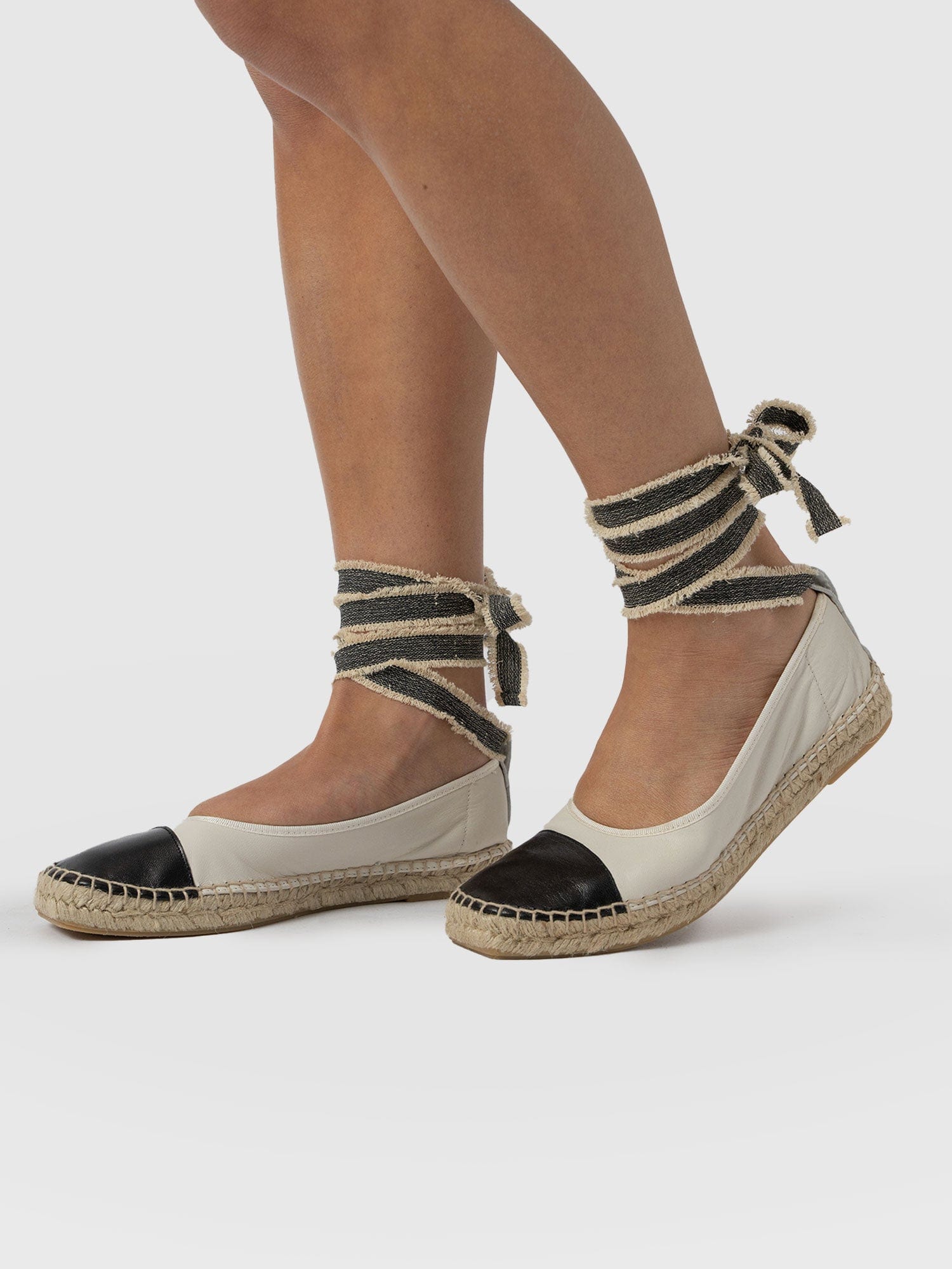 Rowe Espadrille Tie Pumps - Cream/Black - Women's Sandalss | Saint + Sofia® EU